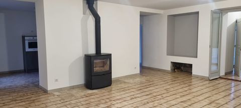   maison de bourg F 6 � Lacropte 
Maison situ�e au c? Maison - 6 pi�ce(s) - 140 m�