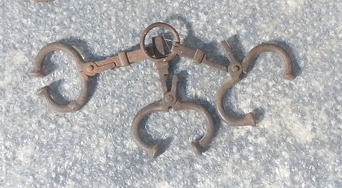 3  mouchettes anciennes guidage des bovins 29 38940 Saint-clair-sur-galaure