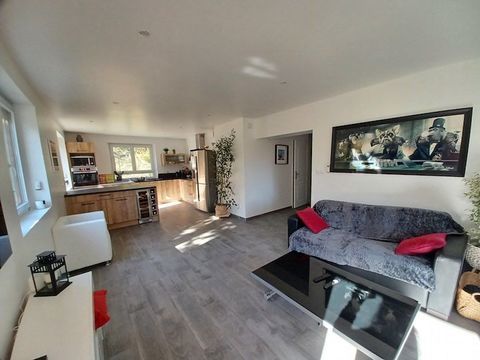   SAINT MICHEL DE MAURIENNE Rare ! Ce superbe appartement de 89 m2 + 2 balcons + tr�s agr�able jardin priv� et cl�tur� de 258 m2 a �t� refait � neuf en 2020 avec des prestations de qualit� Appartement - 4 pi�ce(s) - 89 m�