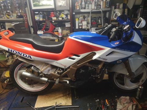 Moto HONDA 1990 occasion Privezac 12350
