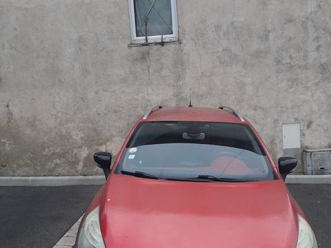 Renault Clio IV Estate Clio Estate IV dCi 90 Energy eco2 Business 83g 2013 occasion Alixan 26300