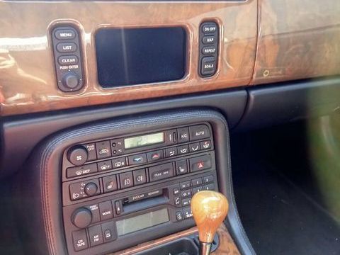 Jaguar XK8 4.0i V8 2001 occasion Artigues-pr&egrave;s-Bordeaux 33370