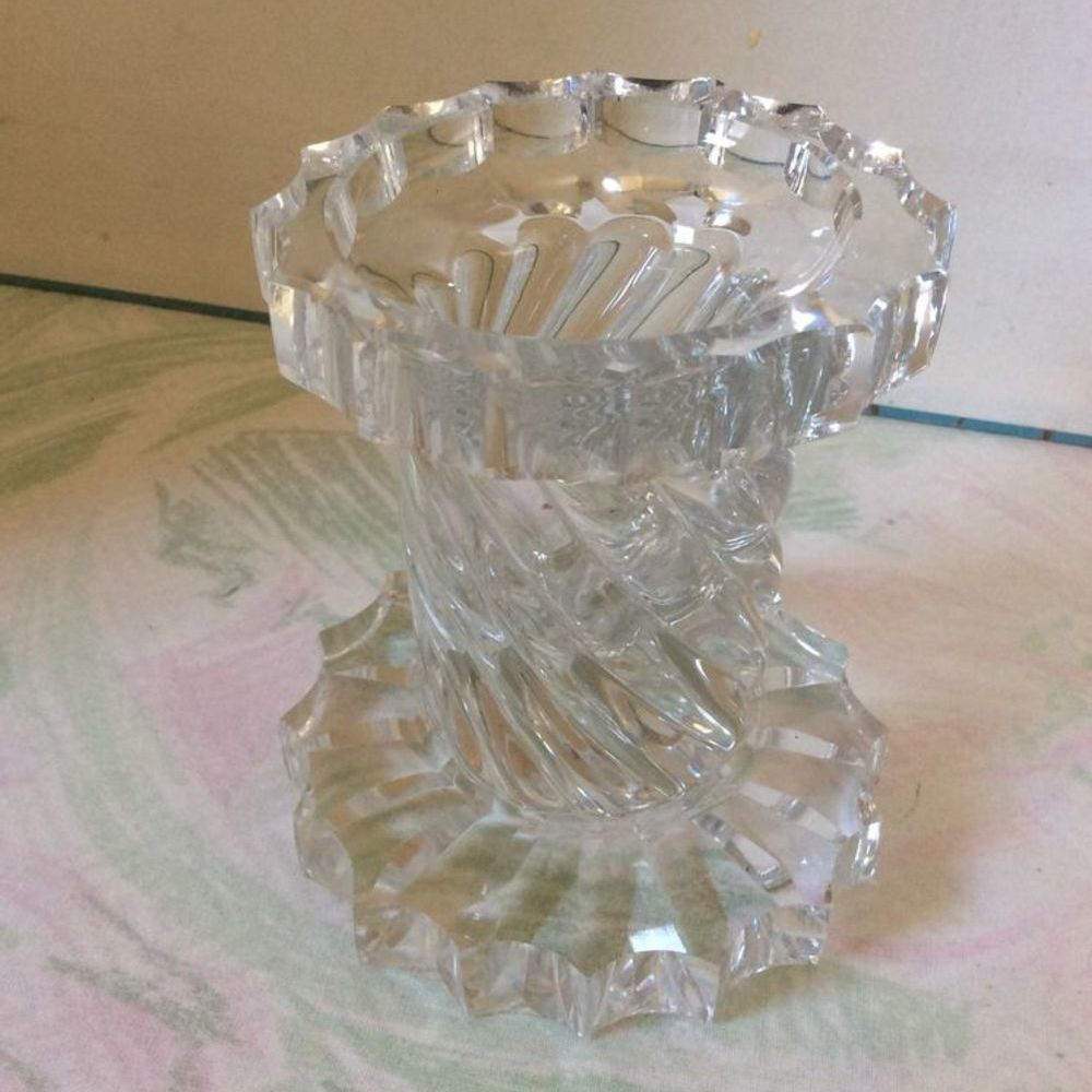 Bougeoir verre massif moul&eacute; press&eacute; fut torsad&eacute; H 10,5 cm Décoration