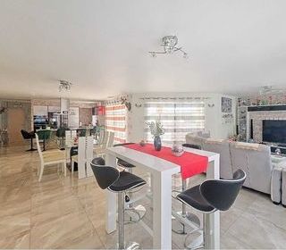  Maison � vendre 8 pi�ces 196 m�