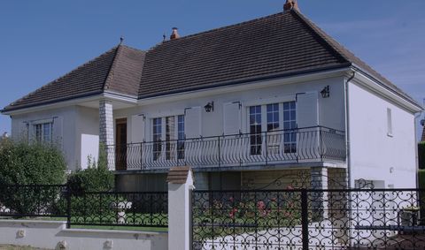   PAVILLON Maison - 9 pi�ce(s) - 200 m�