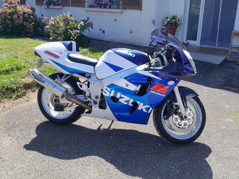 Moto SUZUKI 1999 occasion Audincourt 25400