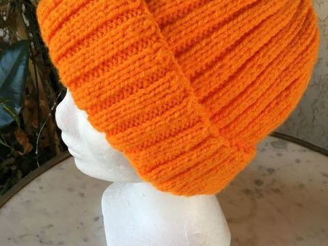 Bonnet orange vif pour balade en for�t  9 Saint-Julien-les-Rosiers (30)