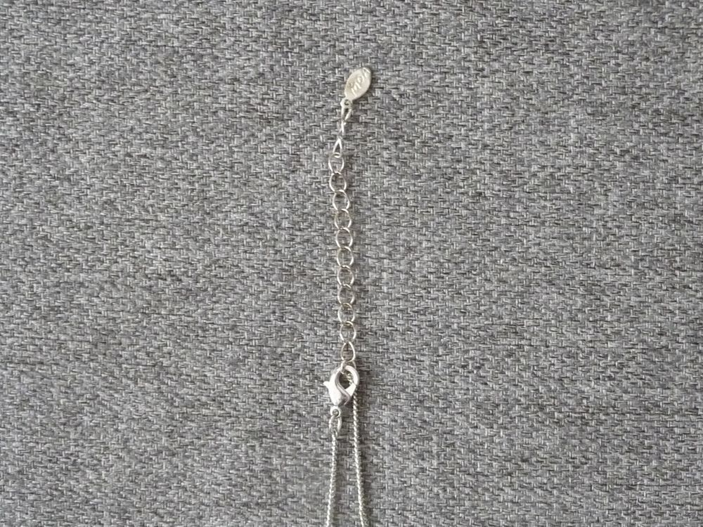 Collier/ Sautoir en M&eacute;tal Argent&eacute; avec son Pompon Gris Bijoux et montres