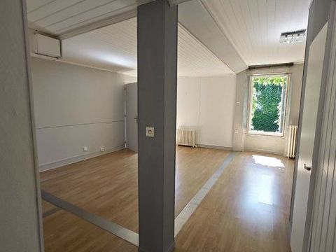   Champagnole centre-F2 70M2 r�nov�  Appartement - 2/3 pi�ce(s) - 70 m�