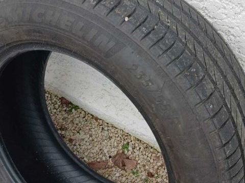 Pi&egrave;ces et &eacute;quipements Voiture Pneu voiture - roue  occasion Saint-Forgeot 71400