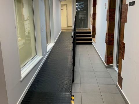 Local professionnel 48 M2 - centre ville 695 72000 Le mans