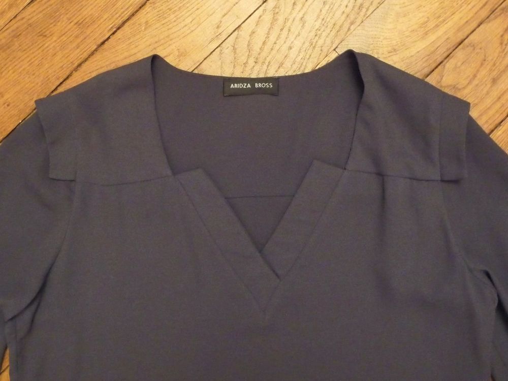 Top/ Tee Shirt Bleu Marine &agrave; Encolure en V- Aridza Bross Vêtements