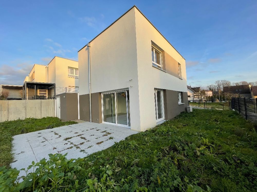 Maisons neuves   Muespach-le-Haut (68640)