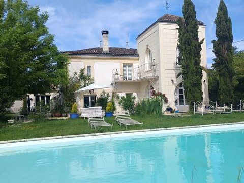   Tr�s belle maison en pierre 
Avec golf 
Pr�s Bordeaux 
Maison - 14 pi�ce(s) - 350 m�