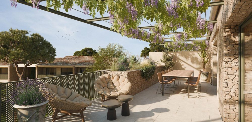   Uzès (30700)