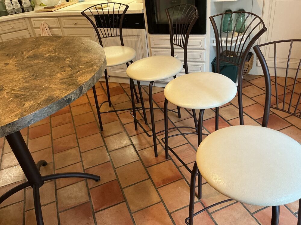 Table haute de cuisine avec 4 chaises Meubles