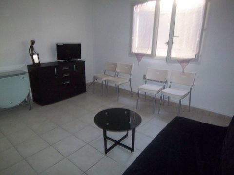   T2 avec 4 couchages meubl� et tout �quip� situ� � LA CRAU Appartement - 2 pi�ce(s) - 35 m�