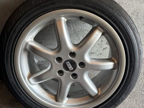 Pi&egrave;ces et &eacute;quipements Voiture Pneu voiture - roue  occasion Faverges 74210