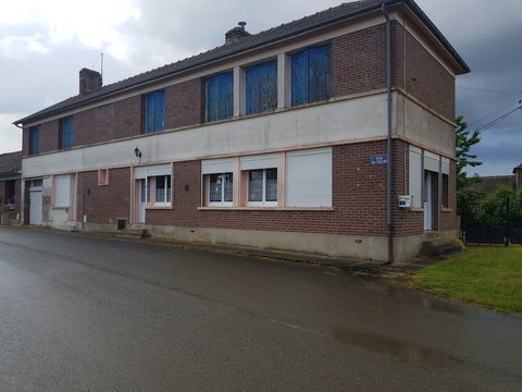   Maison mitoyenne avec  un fort potentiel  Maison - 8 pi�ce(s) - 191 m�