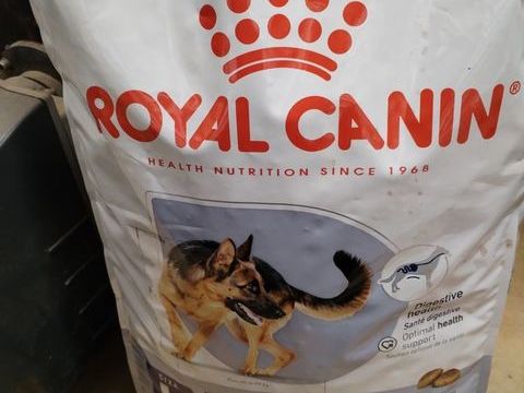 Croquettes Royal Canin 30 15700 Loupiac