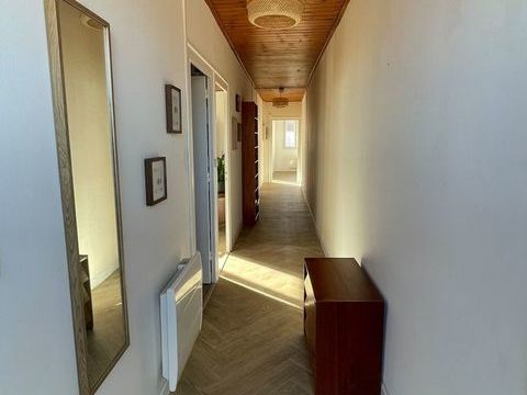   Appartement r�nov� 80 m2 centre bourg � 500m de la plage  Appartement - 4 pi�ce(s) - 80 m�