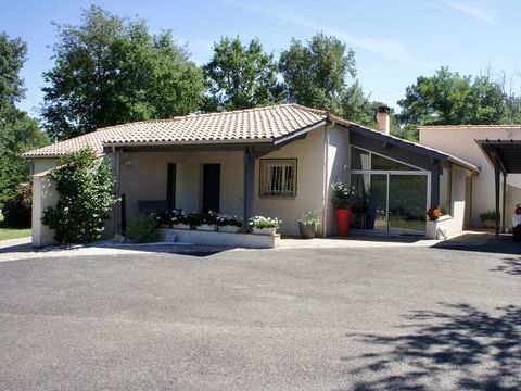   Belle maison contemporaine avec piscine  Maison - 8 pi�ce(s) - 220 m�