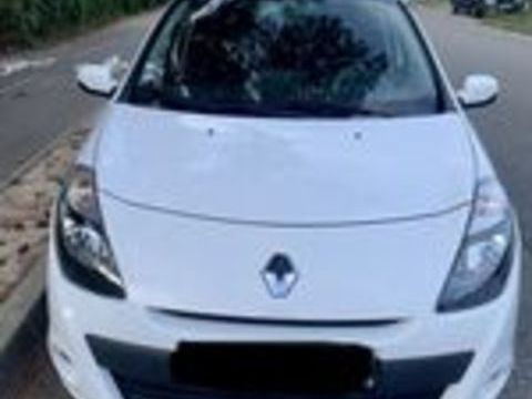 Clio III Estate Clio Estate III Tce 100 eco2 Exception TomTom Euro 5 2011 occasion 38320 Eybens