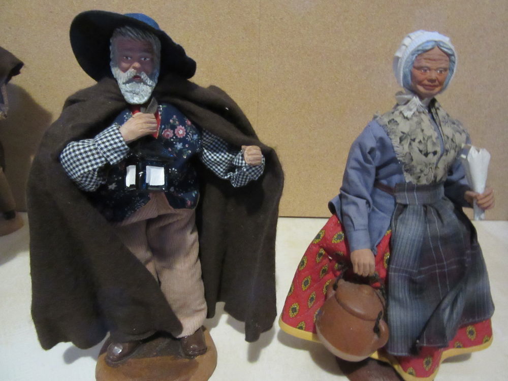 Lot de santons habill&eacute;s traditionnels 