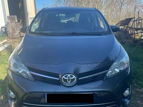 Toyota Verso 112 D-4D FAP Feel! SkyView 2015 occasion Sainte-Genevi&egrave;ve-sur-Argence 12420