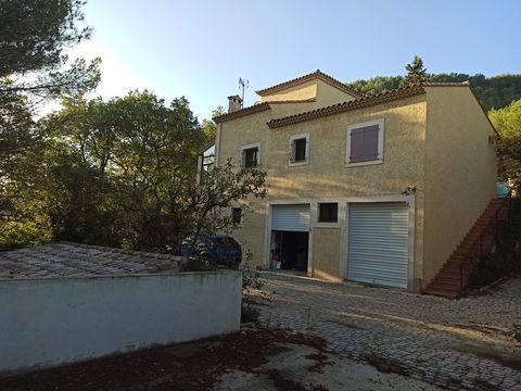   VILLA SUR LA COMUNE DE CADOLIVE Villa - 8 pi�ce(s) - 300 m�