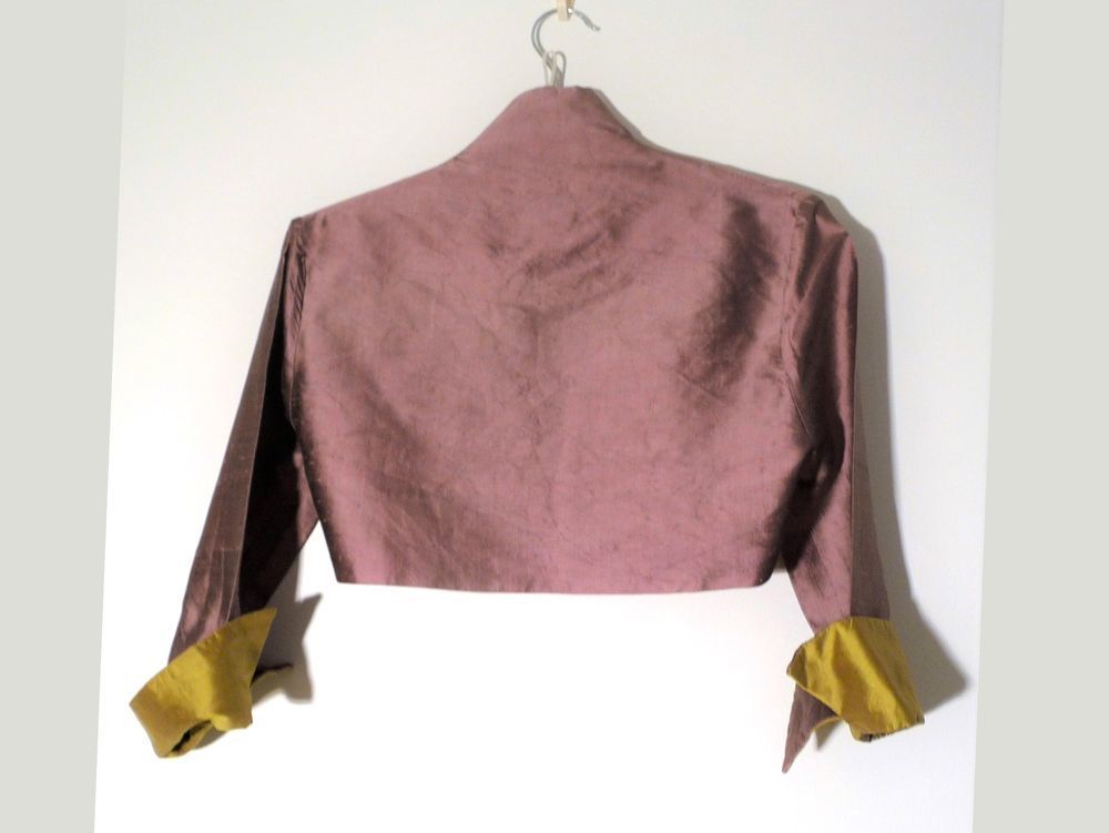 Bol&eacute;ro/ Veste Courte 100% Soie Violet et Anis et Manches 3/4 Vêtements