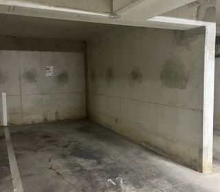  Parking / Garage à louer 13 m² Ollioules