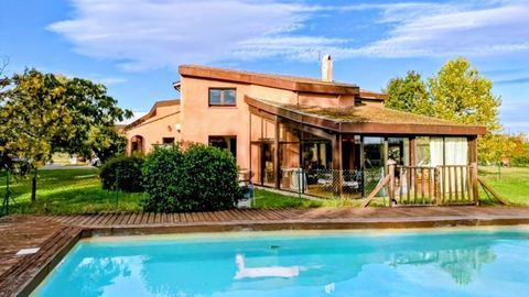   Maison architecte 250m�. Jardin 2700m�. Garage. Piscine Maison - 8 pi�ce(s) - 250 m�