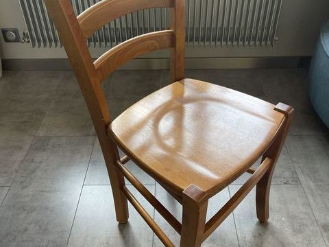 Lots de 6 chaises en bois 
200 Plaimbois-du-Miroir (25)