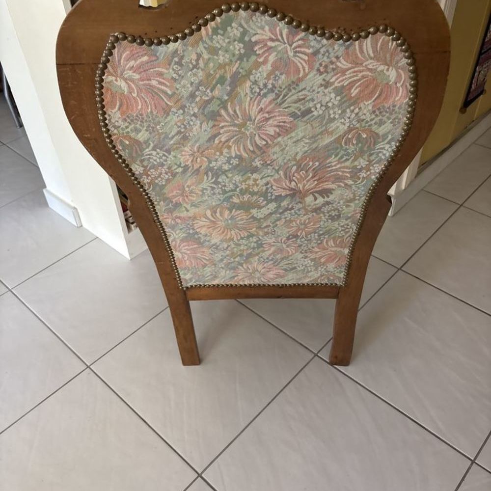 Fauteuil ancien , bois sculpt&eacute; tissu fleuri Meubles