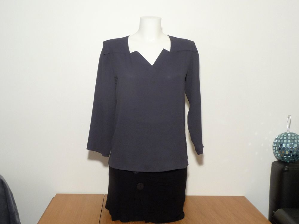 Top/ Tee Shirt Bleu Marine &agrave; Encolure en V- Aridza Bross Vêtements