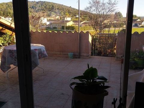   GRAND BATIMENT IDEAL pour artisan avec tr�s grand garage  Maison - 6 pi�ce(s) - 130 m�