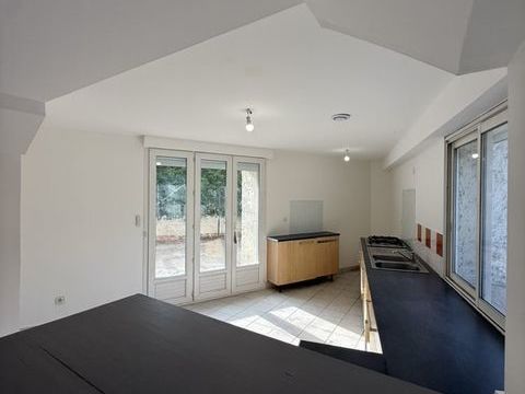   Maison de village 117 m� Saint-�tienne-sur-Chalaronne Maison - 5 pi�ce(s) - 117 m�