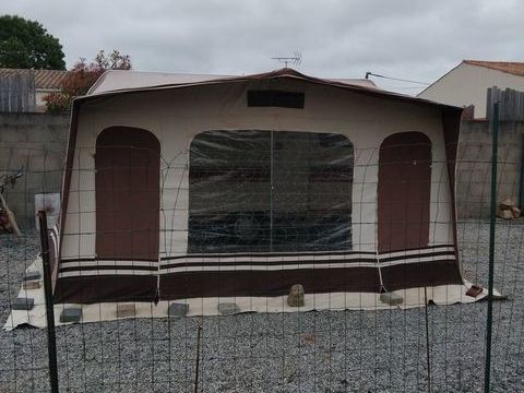 DIGUE Caravane 1982 occasion Surg&egrave;res 17700