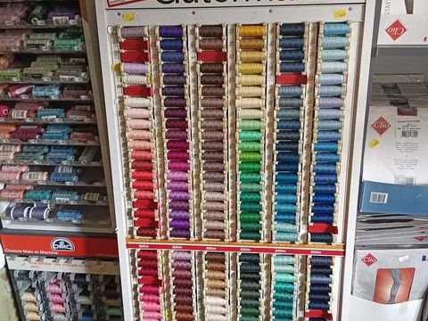 bobines de fils guterman  en gros 100m 2 25290 Ornans