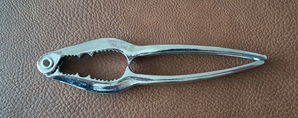 casse noix noisettes en m&eacute;tal argent&eacute; 15x4 cm Cuisine