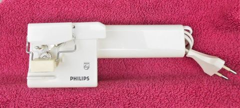 ouvre-boîtes électrique PHILIPS et son range fil 5 Angers (49)
