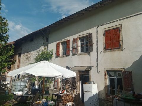   auvergne corps de ferme � restaurer 3 b�timents Maison - 4 pi�ce(s) - 200 m�