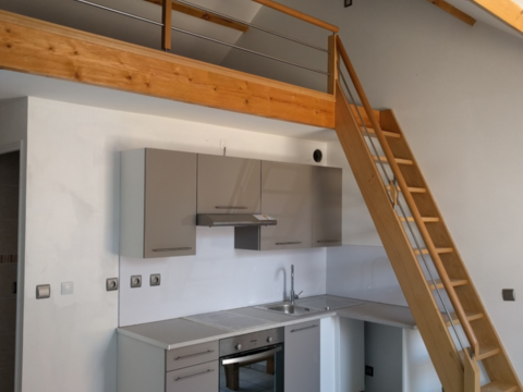   F2 40m2 (30+10m2 mezzanine) dispo 1/04 - Centre-ville VOULX Appartement - 2 pi�ce(s) - 40 m�