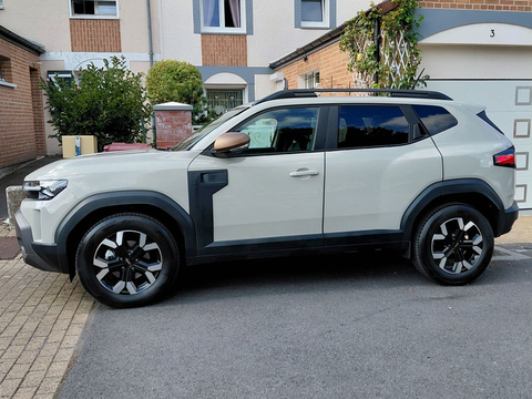 Dacia Duster Hybrid 140 4x2 Extreme 2025 occasion Li&eacute;vin 62800