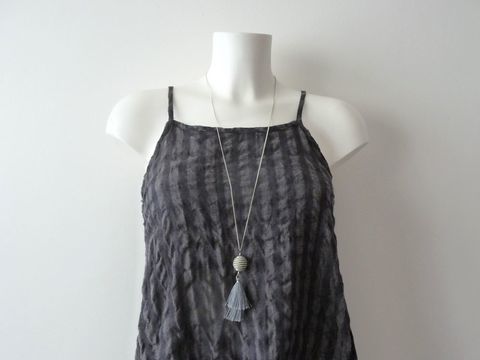 Collier/ Sautoir en Métal Argenté avec son Pompon Gris 8 Paris 15 (75)