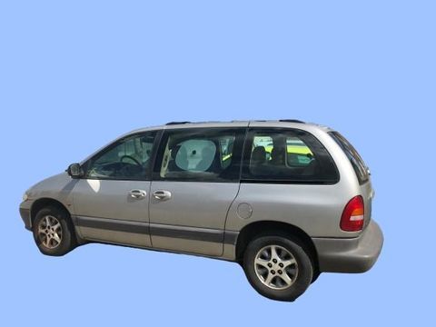 Chrysler Voyager 2.4i LE 1999 occasion Niort 79000