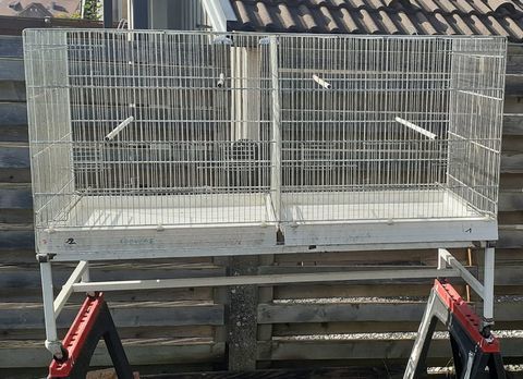 Ensemble 3 cages oiseaux avec support à roulettes et nids 250 88150 Thaon-les-vosges