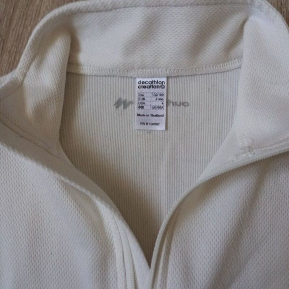 Tee-shirt manches longues cr&egrave;me marque D&eacute;cathlon taille 4 an Vêtements enfants