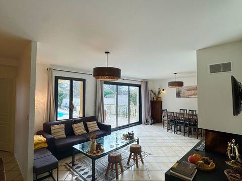   VILLA PARFAIT ETAT 197 m2 piscine chauff�e jardin 1100 m2   Villa - 8 pi�ce(s) - 197 m�